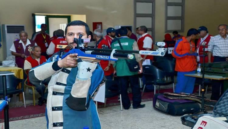 بالفيديو.. لاعب مصري ضمن البعثة الرسمية يرفع علم السعودية في البرازيل