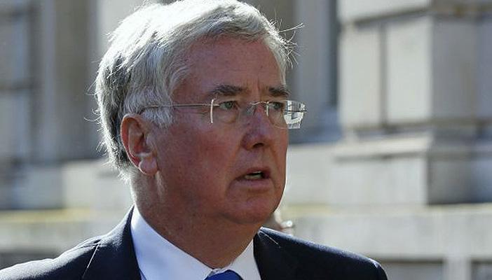 وزير الدفاع البريطاني يصل القاهرة للمشاركة في حفل افتتاح تفريعة القناة