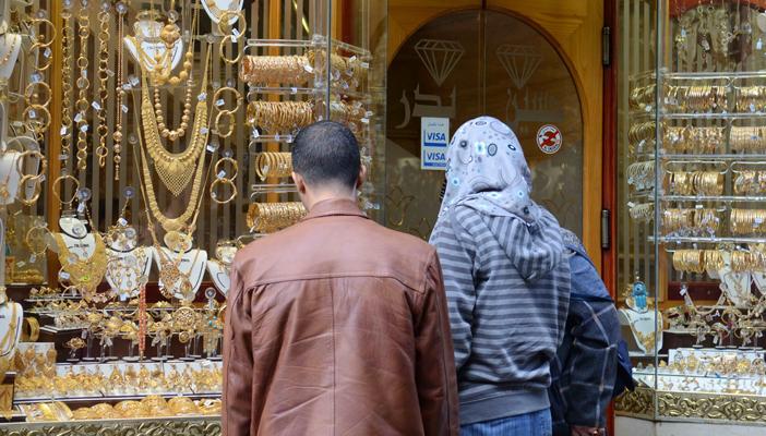 الشبكة في أسيوط بين 20 و100 ألف جنيه.. والمواطنون: ده سبب العنوسة