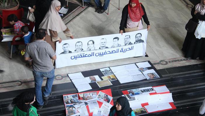 “الأورومتوسطي”: أعداد الصحفيين بسجون مصر “غير مسبوقة”