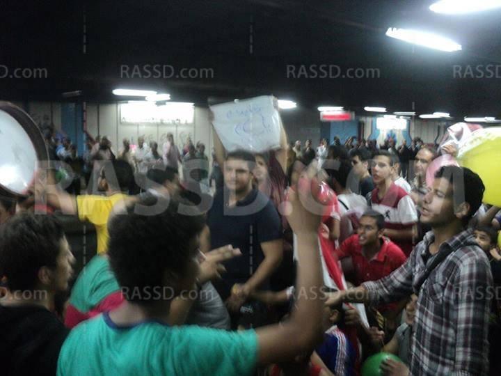 مؤيدو الشرعية يحتفلون بالعيد في محطة الشهداء