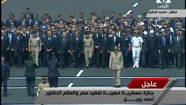 تشييع جثمان “زويل” في جنازة عسكرية