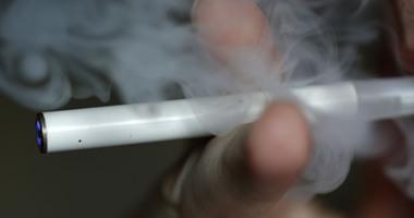 دراسة حديثة تحذر: السجائر الإلكترونية  تصيب الأطفال بالتسمم