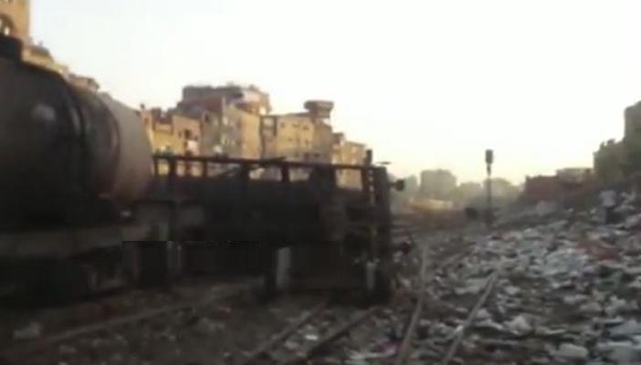 بالفيديو .. اللحظات الأولى لإنقلاب عربتي قطار في الشرابية