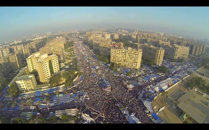 مئات الآلاف يحتشدون برابعة في مليونية عيد النصر