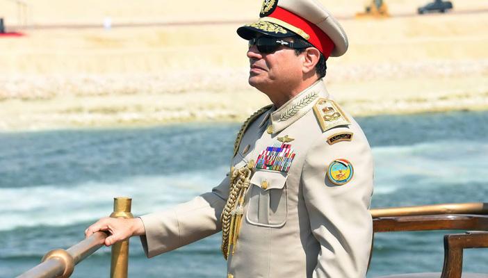 النشطاء يسخرون: أنواط السيسي العسكرية كأنواط عبد الحكيم عامر