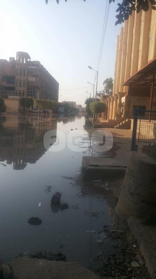 بالصور.. مياه الصرف الصحي تُغرق المنطقة الصناعية بقويسنا