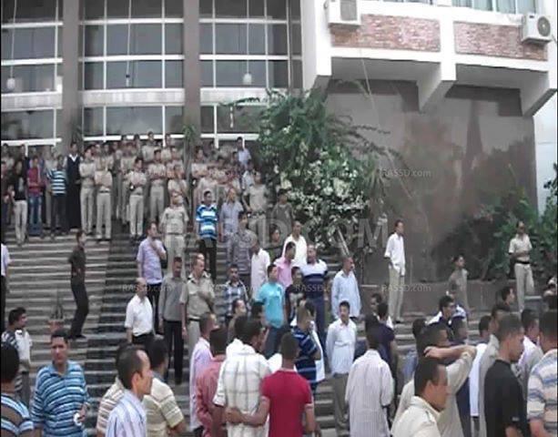 بعد خصم الحوافز..أمناء شرطة المنيا :”عاوزين مرسي”