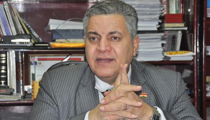 بالفيديو.. مشادة بين حمدي الفخراني وأحد مؤيدي مبارك