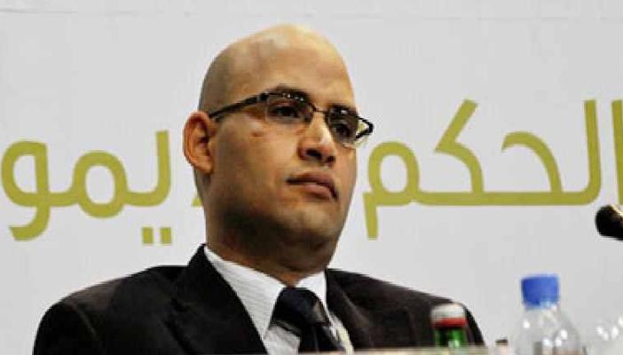 خليل العناني ساخرا: “لا كهرباء ولا ميه وناس بتموت.. مصر بتفرح”