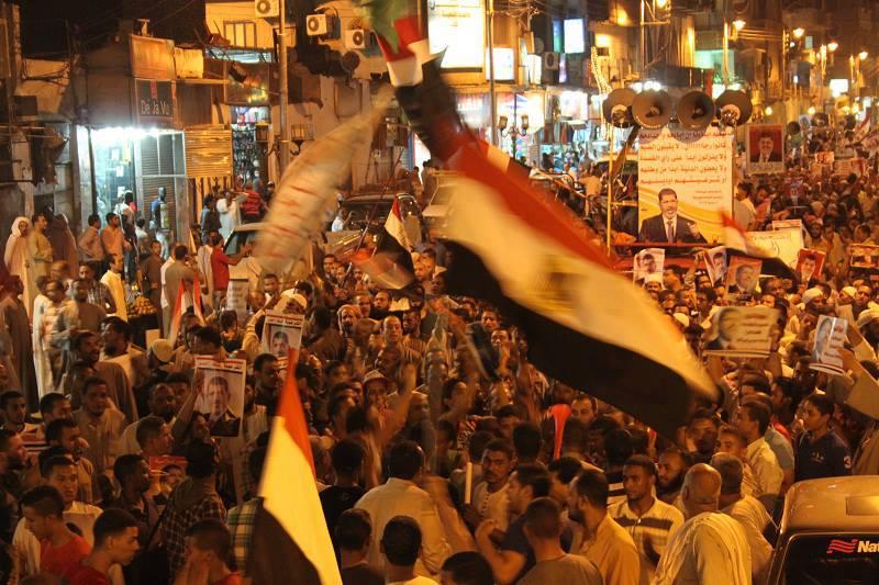 الآلاف يتظاهرون رفضاً للانقلاب العسكري بقنا