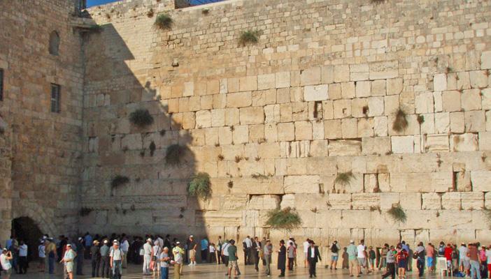 لفرض الأمر الواقع: خطة إسرائيلية لبناء “قلعة” في ساحة البراق