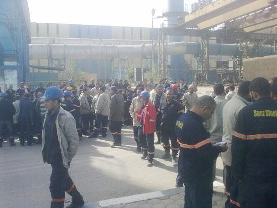 إصابة 3 عمال واعتقال 2 من قيادات العمالية بالسويس للصلب