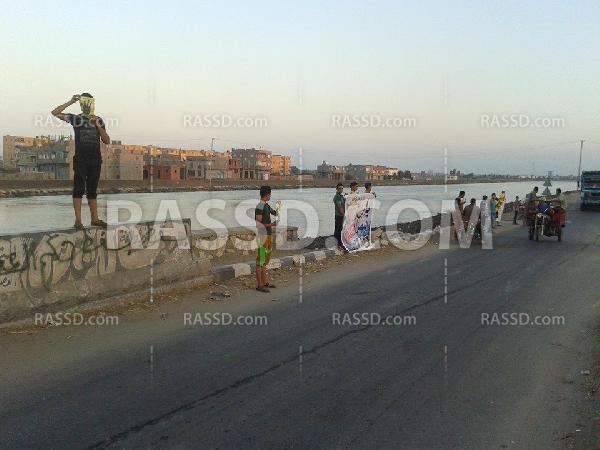 سلسلة بشرية لـ”شباب ضد الانقلاب” في “العصافرة” بالدقهلية