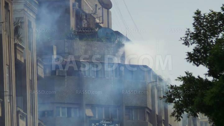 قوات الأمن تطلق الغاز المسيل لتفريق المتظاهرين أمام الأوقاف