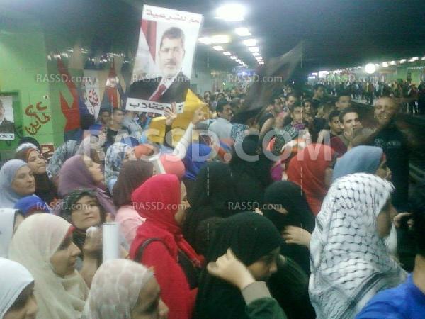 وقفة لـ”شباب المترو” بالشهداء والعتبة والدقي دعماً لمرسى