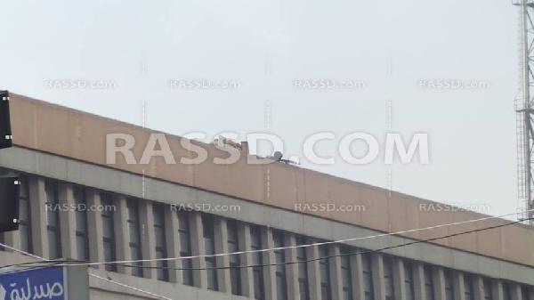 الجيش يعتلي أسطح العمارات السكنية خلف طيبة مول