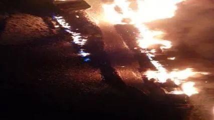 مجهولون يشعلون النيران ويقطعون عدة طرق بكفر الشيخ