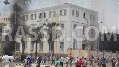 قناصة فوق مبني محافظة السويس ويقتلون المتظاهرين بالرصاص الحي