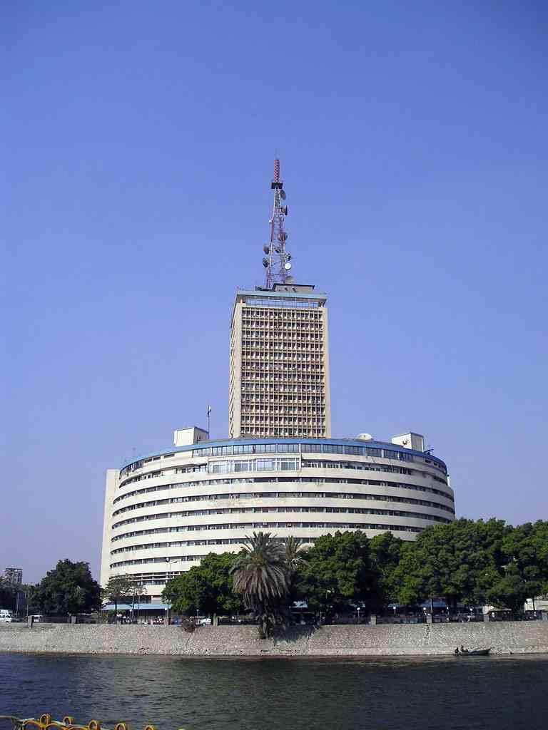 بالصور.. “فبركة” التليفزيون المصري ومغردون: الضيف له 6 توائم