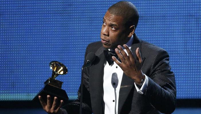 بالفيديو.. مطرب أميركي يسرق لحن أغنية “فراقك يا جارة” لعبد الحليم