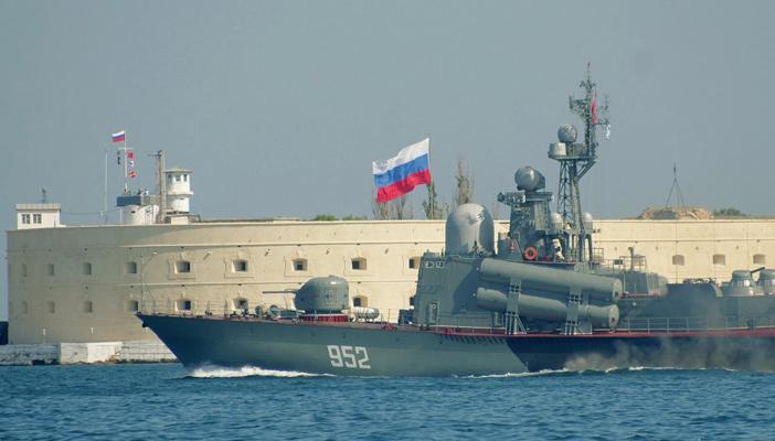 روسيا تسلم مصر سفينة صواريخ “إر-32”