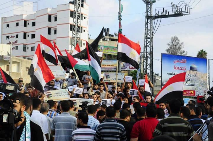 غزة تنتفض ضد مجازرفض اعتصام رابعة والنهضة