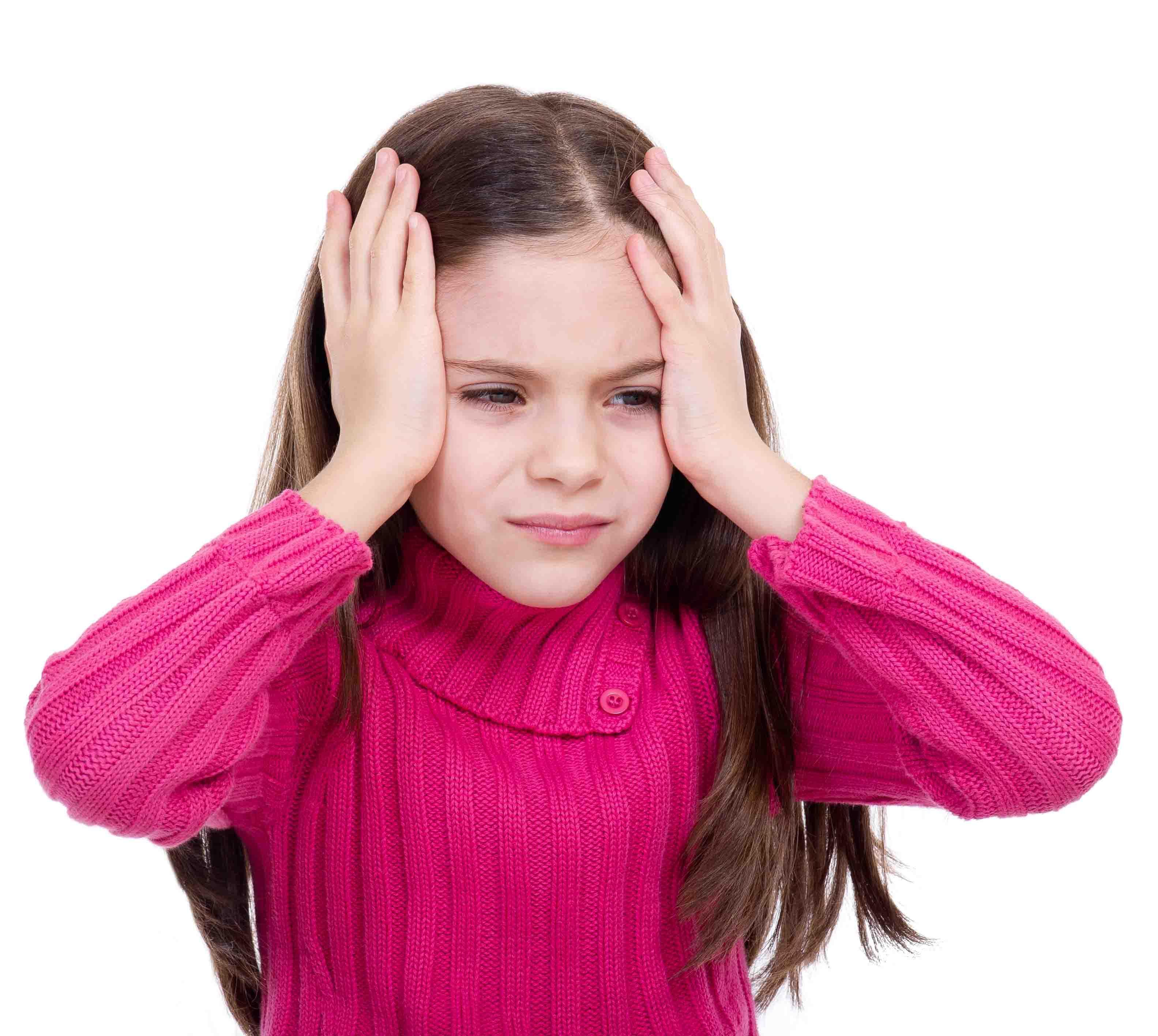 6 نصائح.. كيف تتصرفين عندما يشعر طفلك بالصداع؟