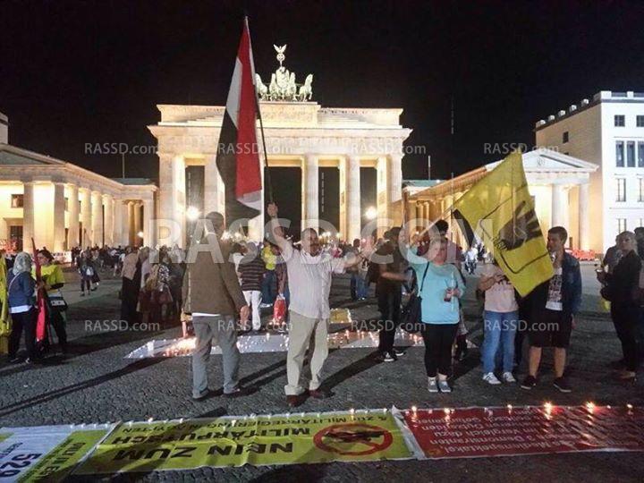 مصريو برلين يحيون ذكرى المذبحة بتظاهرة بالشموع