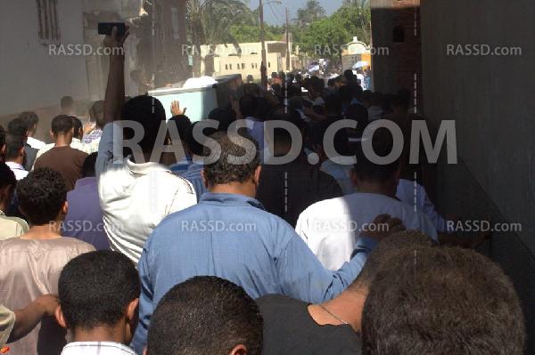 بالصورة.. أهالي ميت غمر يشيعون جنازة شهيد مذبحة الإبادة