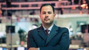 باحث سياسي: السيسي لاعلاقة له بالسياسة والصراع ليس بين الإخوان والعسكر