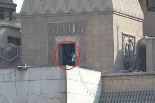 صحفي بالوطن يكشف كواليس اقتحام الأمن لمسجد الفتح