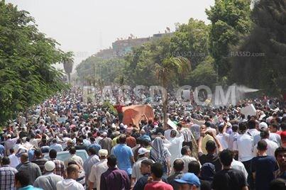 خروج عشرات الآلاف بحلوان للتديد بمجزرة