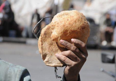 آخرهم “منظومة الخبز”.. الجيش يواصل السيطرة على ممتلكات الدولة