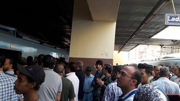 بالصور.. زحام بمحطة دار السلام بعد تعطل مترو حلوان