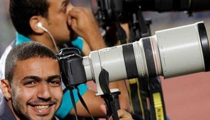 النيابة تستبعد تهمة “انتحال الصفة” عن مصور التحرير وتأمر بحجزه 24 ساعة