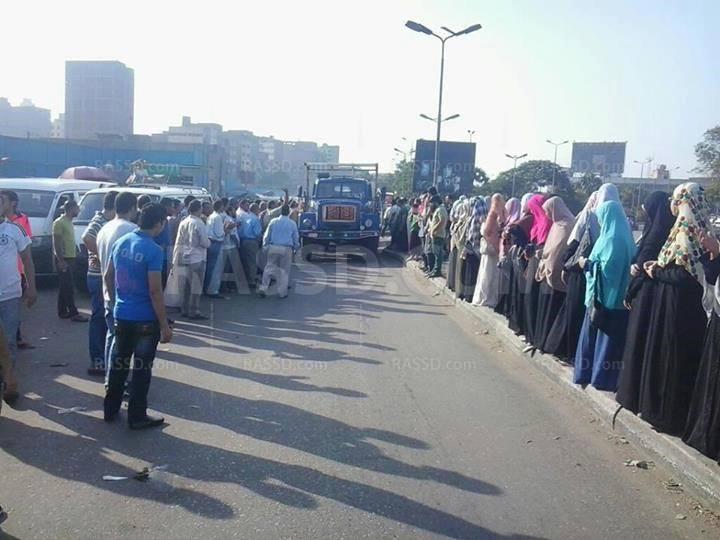 وقفة لرافضة مجازر الانقلابيين أمام مترو المنيب