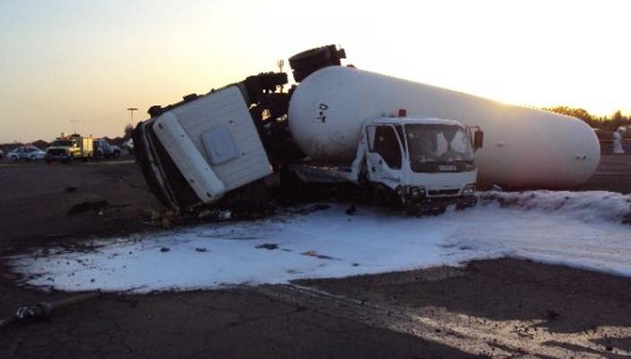 محاولات لرفع سيارة “غاز” قبل انفجارها على صحراوي “المنيا”