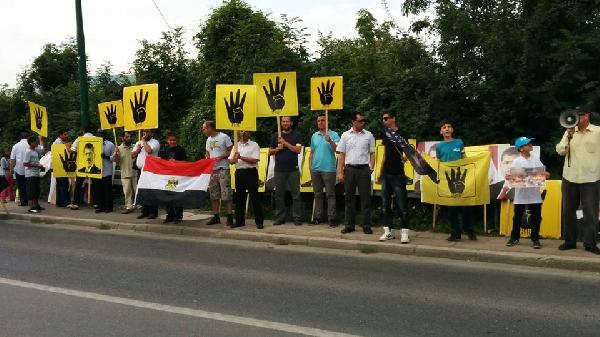 صور|وقفة أمام السفارة المصرية بـ”البوسنة” إحياءا لذكرى الفض