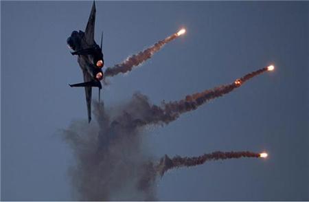 تواصل الغارات على مواقع “الدولة الإسلامية” في الرقة