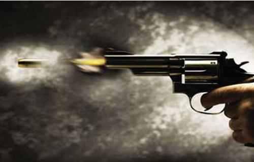 أمين شرطة بـ”أسيوط” يصيب 8 مواطنين و3 بحالة حرجة