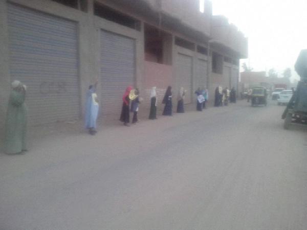 سلسلة بشرية على طريق “سمنود – زفتى” بـ”الغربية”