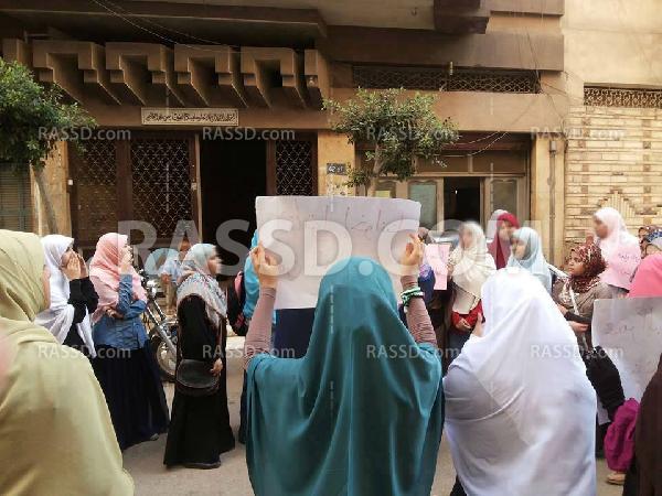 وقفة  لحركة “ثورية حرة” أمام منزل أحد المعتقلين بالدقهلية