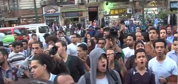 “وول استريت جورنال”: قانون الإرهاب يوسع قاعدة المعارضة للنظام المصري