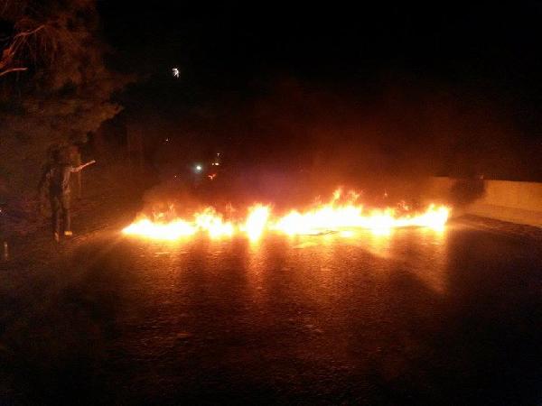 مجهولون يقطعون طريق “الفيوم – القاهرة” بالإطارات المشتعلة