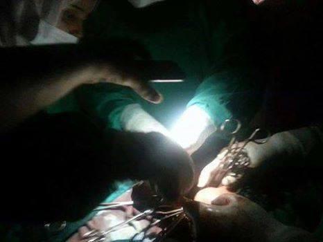 استئصال رحم لسيدة بالإسماعيلية على ضوء الهاتف المحمول