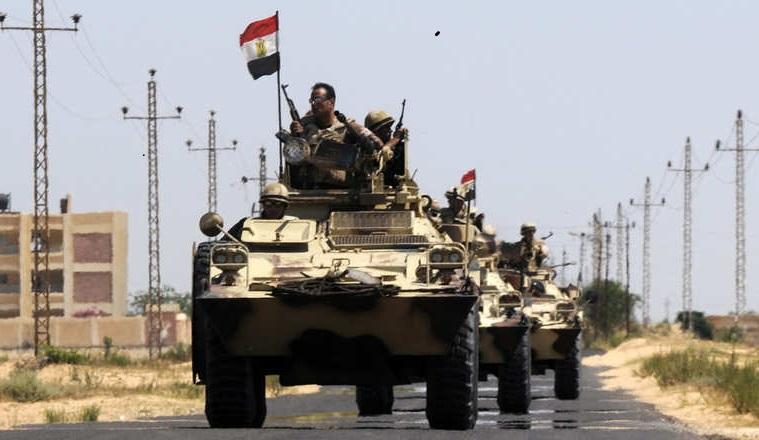 إصابة 6 جنود مصريين في تفجيرٍ مدرعة شمال سيناء