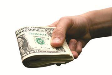 الدولار يرتفع لأعلى مستوياته في 11 شهرًا