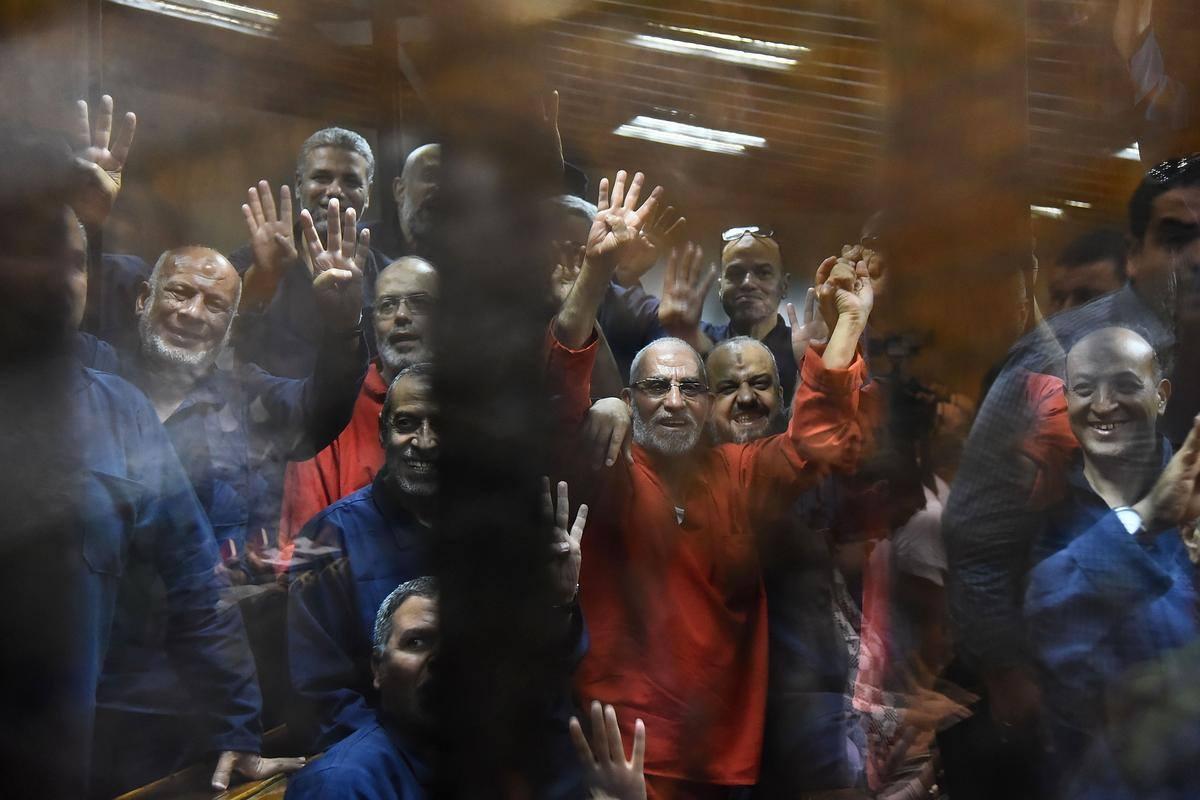 حكم جديد بالمؤبد للمرشد والبلتاجي وحجازي في اقتحام قسم العرب