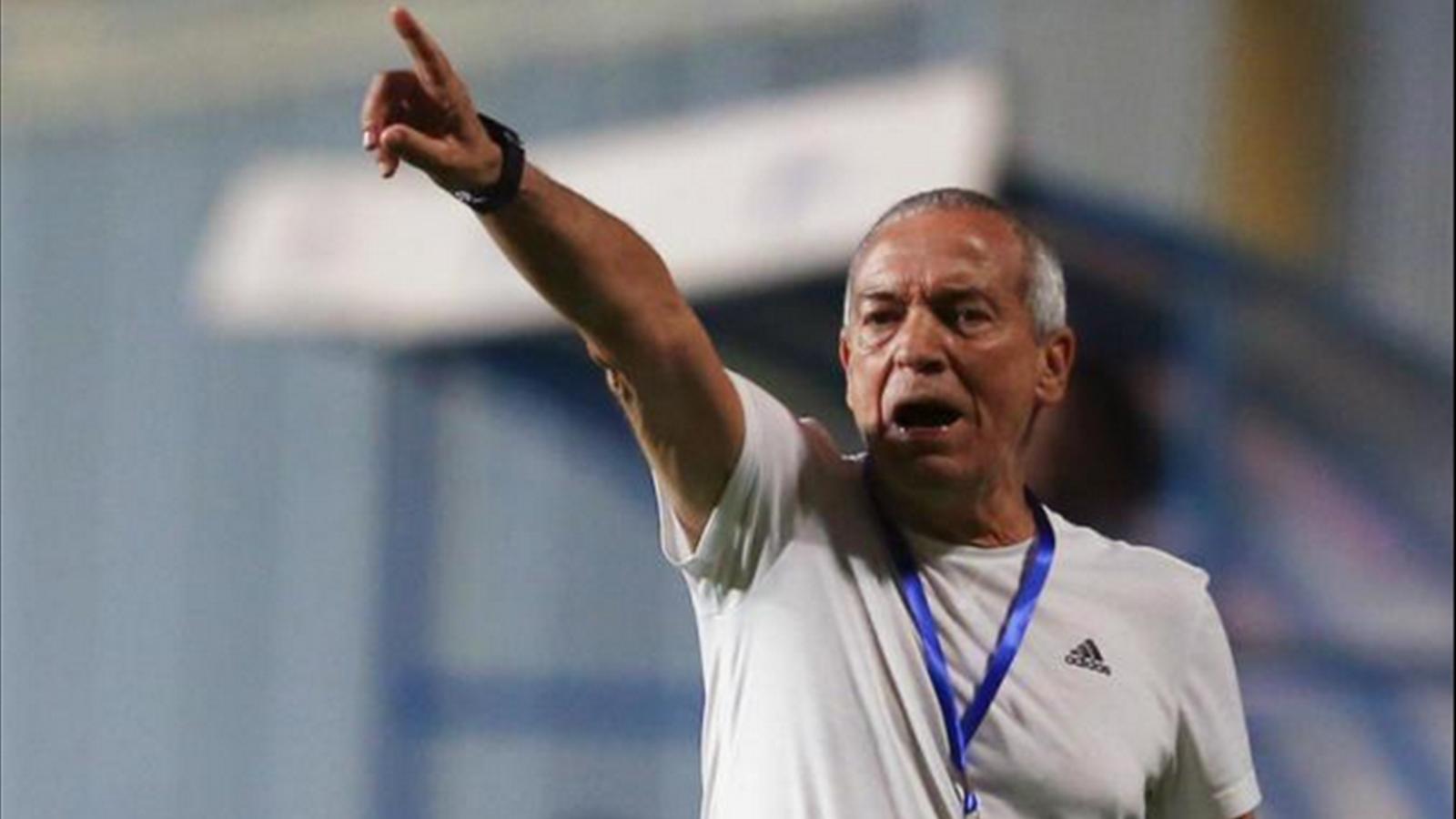 “فيريرا” يرحب بتدريب الأهلي